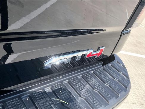 Used 2025 GMC Sierra 2500 AT4 w/ Technology Package AWD/4WD image 9
