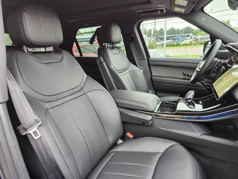 Used 2027 Land Rover Range Rover Sport SE AWD/4WD image 15
