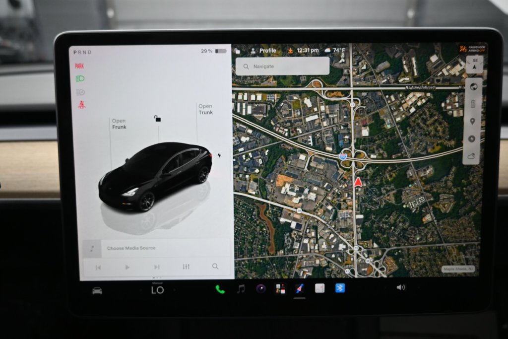 Used 2023 Tesla Model 3 Standard Range RWD image 8