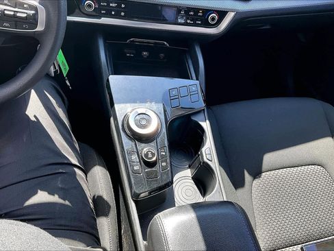 Used 2023 Kia Sportage LX image 16
