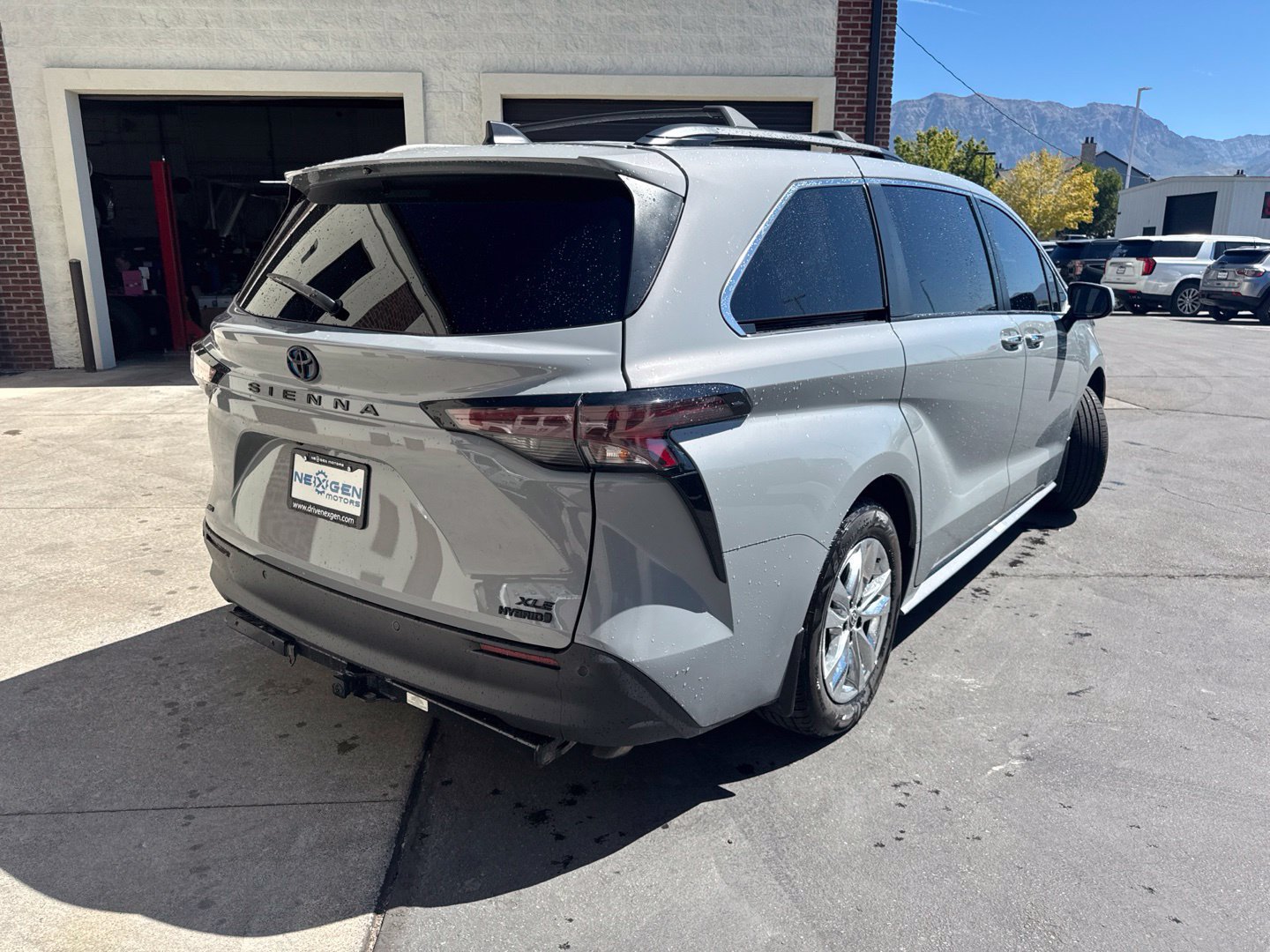 Used 2023 Toyota Sienna XLE Woodland Edition AWD/4WD image 8