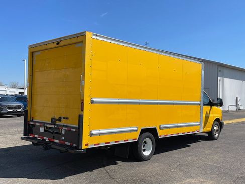 Used 2021 GMC Savana 3500 Extended w/ Power Convenience Package RWD image 2