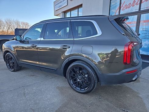 Used 2022 Kia Telluride EX w/ EX Premium Package image 6