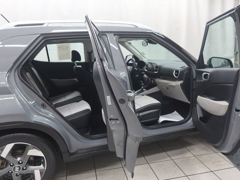 Used 2023 Hyundai Venue SEL w/ Cargo Package FWD image 9