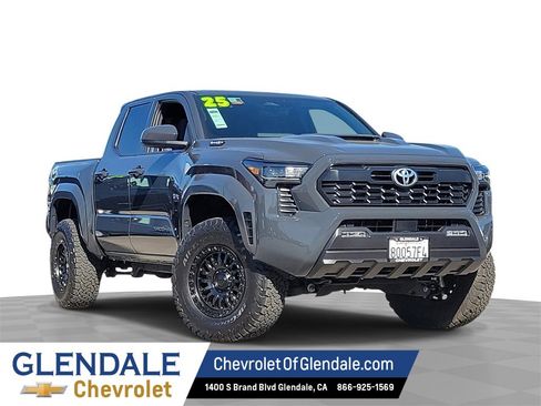 Used 2025 Toyota Tacoma TRD Sport image 1