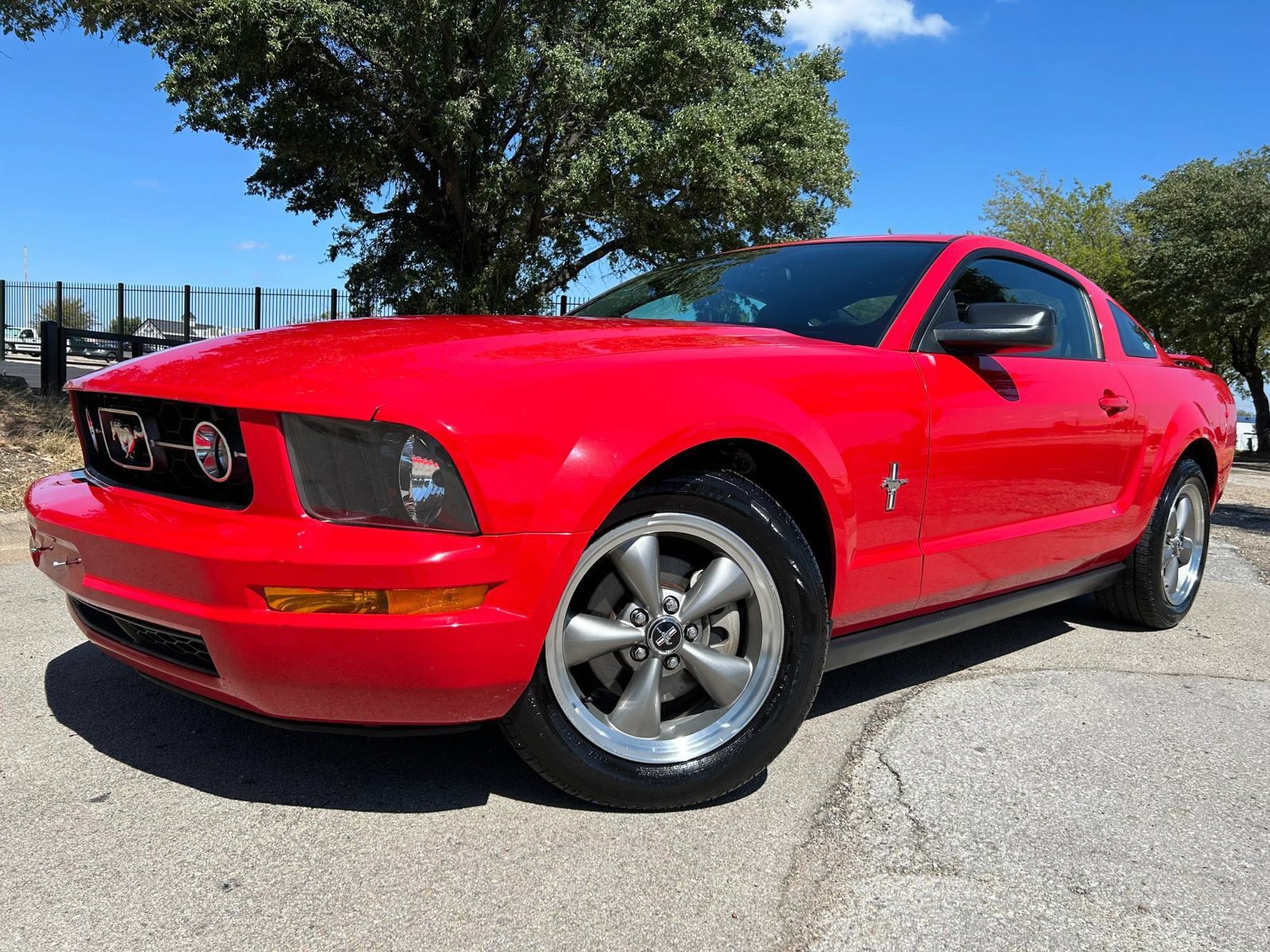 Used 2006 Ford Mustang Coupe RWD image 2