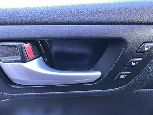 Used 2017 Toyota Highlander Limited image 27