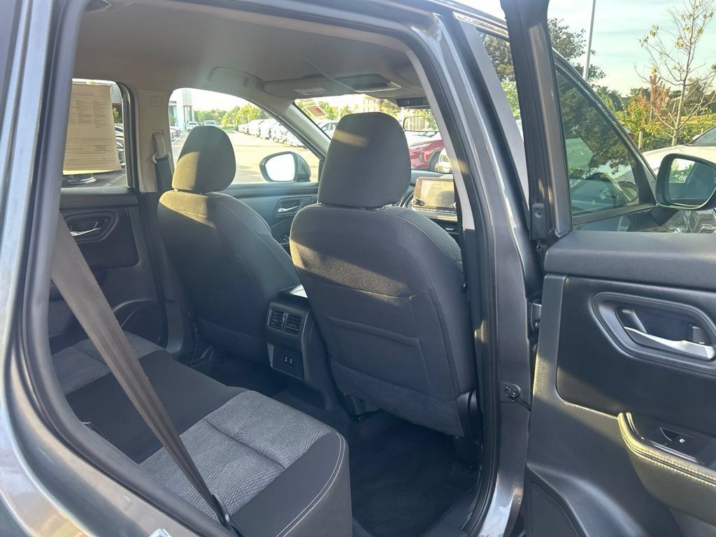 Used 2025 Nissan Rogue SV AWD/4WD image 13