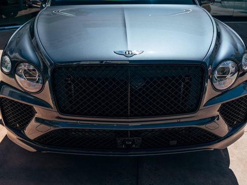 Used 2024 Bentley Bentayga Extended Wheelbase AWD/4WD image 10