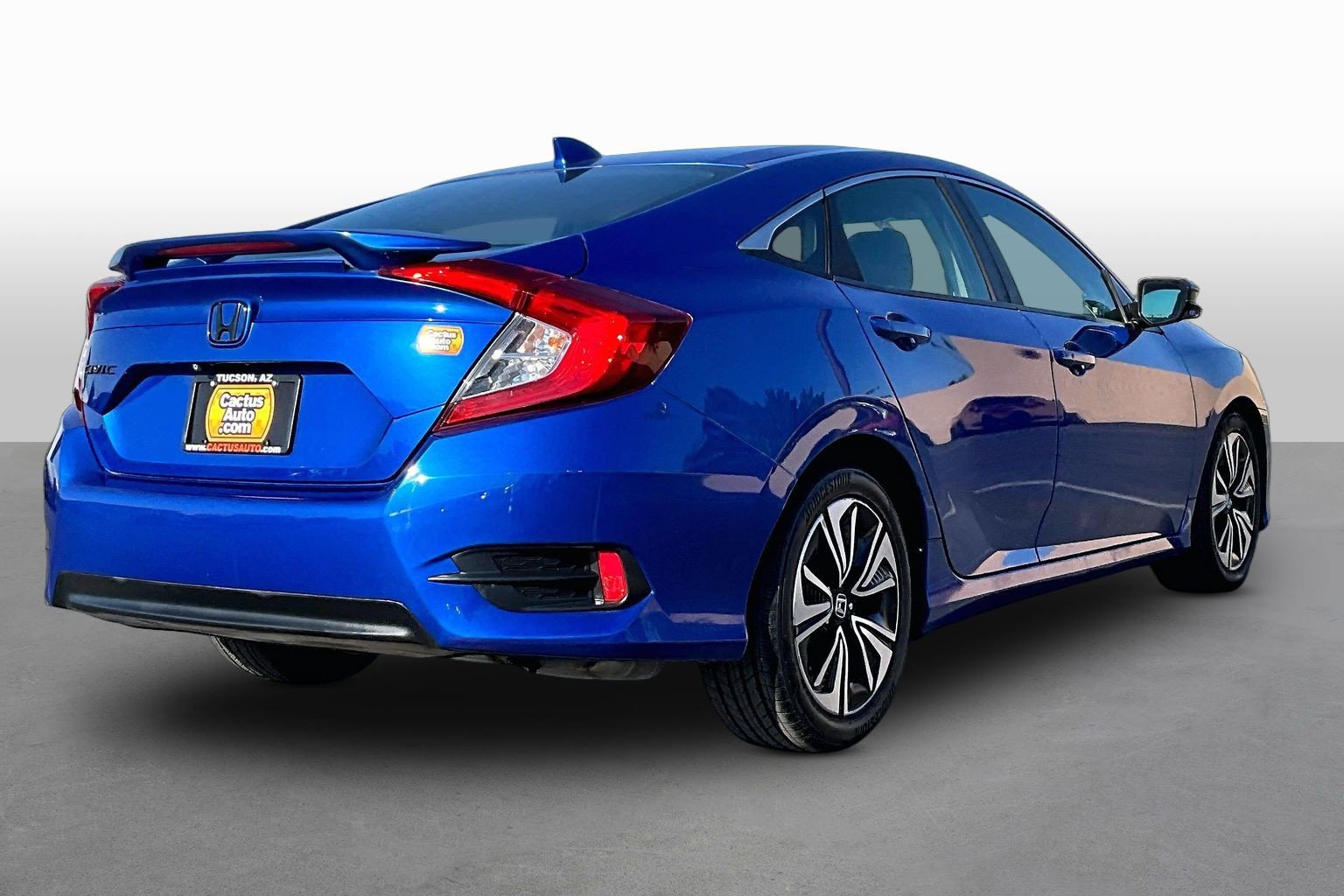 Used 2017 Honda Civic EX-T image 2