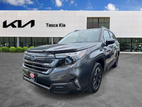 Used 2025 Subaru Forester Premium AWD/4WD image 2