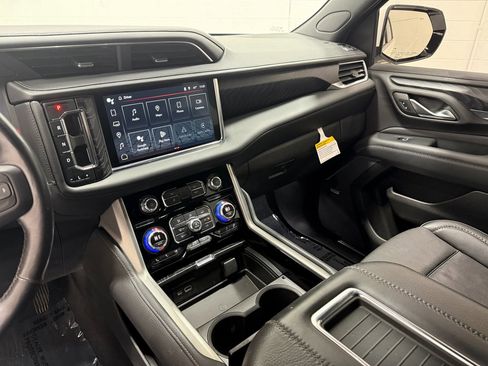 Used 2022 GMC Yukon XL Denali image 12