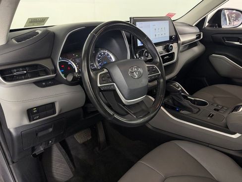 Used 2023 Toyota Highlander XLE FWD image 21