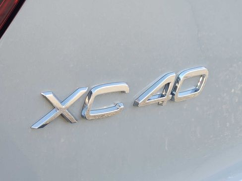 Used 2025 Volvo XC40 B5 Ultra w/ Protection Package Premier image 28