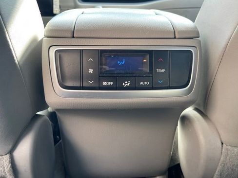 Used 2015 Toyota Highlander Plus FWD image 35