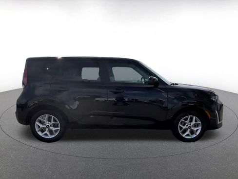Used 2025 Kia Soul LX w/ LX Technology Package image 16