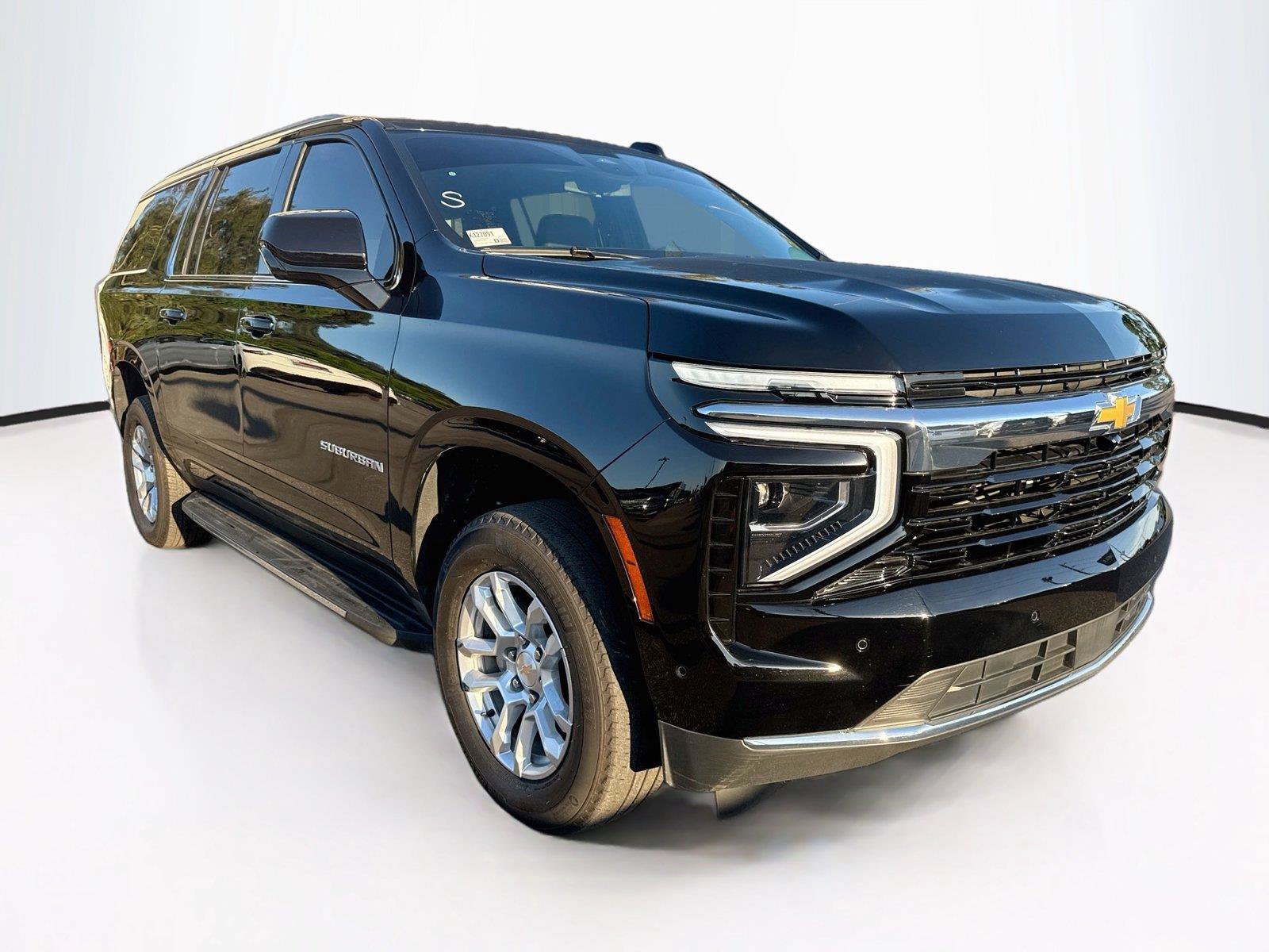 Used 2026 Chevrolet Suburban LS RWD image 7