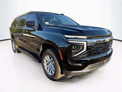 Used 2026 Chevrolet Suburban LS RWD image 7