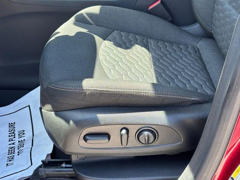 Used 2019 Chevrolet Equinox LT FWD image 17