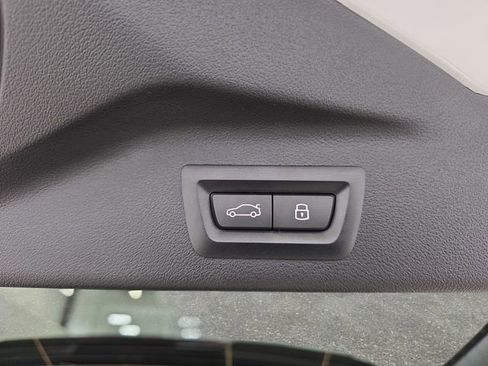 Certified 2025 BMW X7 xDrive40i w/ M Sport Package image 33