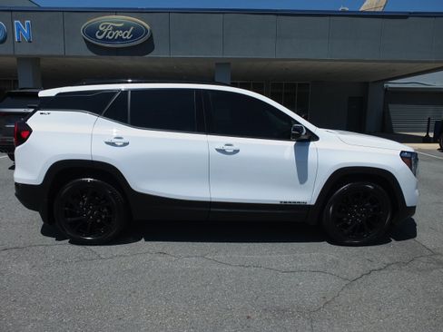 Used 2024 GMC Terrain SLT w/ Tech Package AWD/4WD image 2