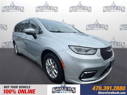 Used 2023 Chrysler Pacifica Touring-L