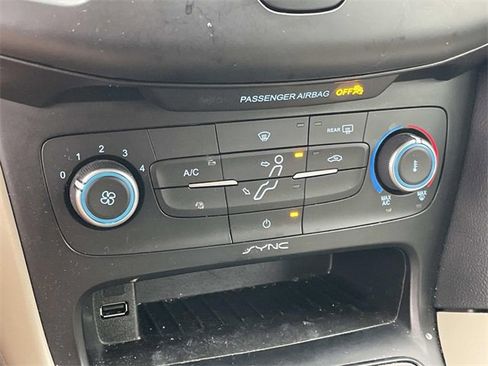 Used 2018 Ford Focus SE image 25