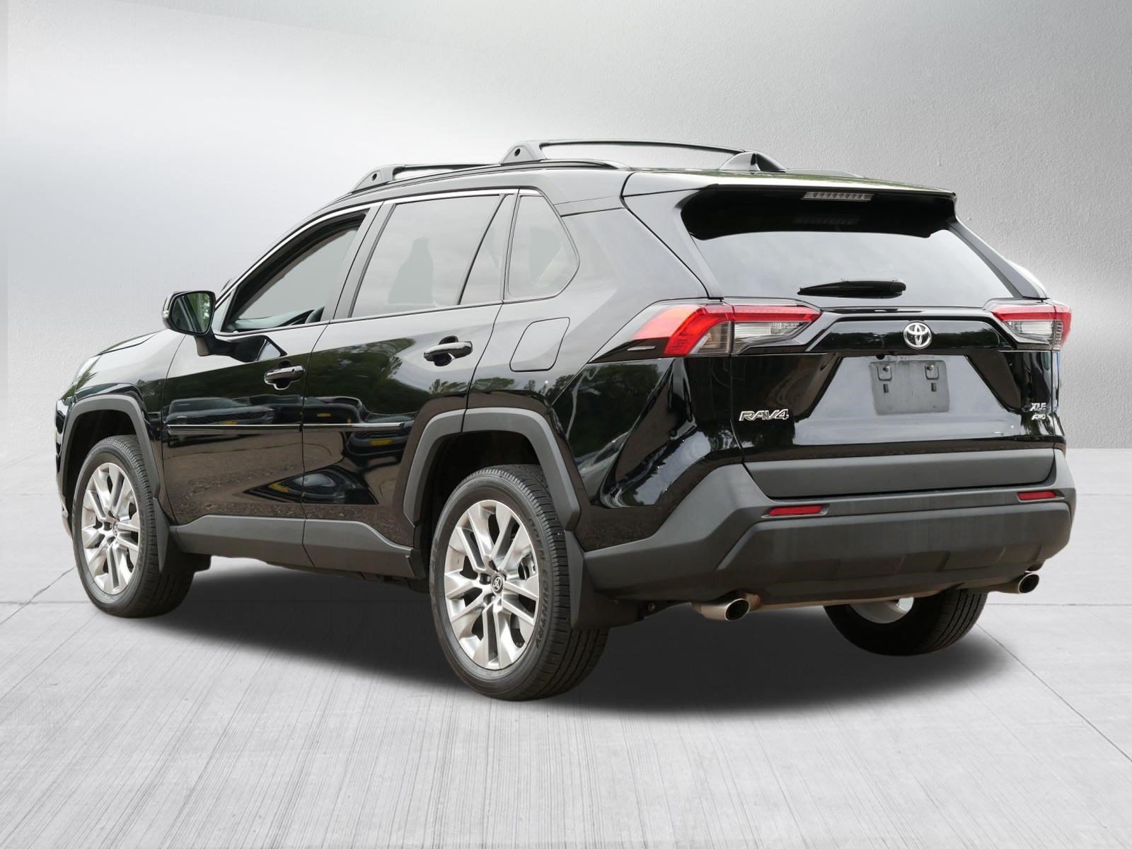 Used 2025 Toyota RAV4 XLE Premium w/ Weather Package AWD/4WD image 5