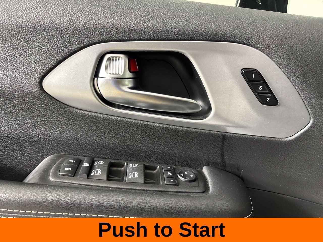Used 2025 Chrysler Pacifica Limited FWD image 12