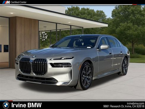 Used 2025 BMW i7 eDrive50 image 1