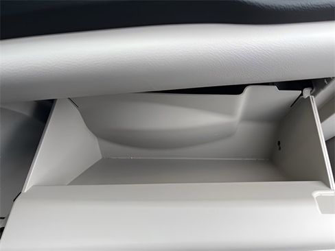 Used 2024 Chrysler Pacifica Touring-L image 38