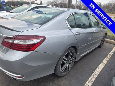 Used 2017 Honda Accord Touring image 8