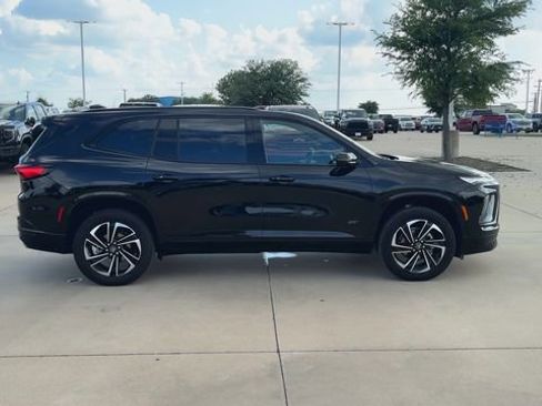 Used 2025 Buick Enclave Sport Touring FWD image 9