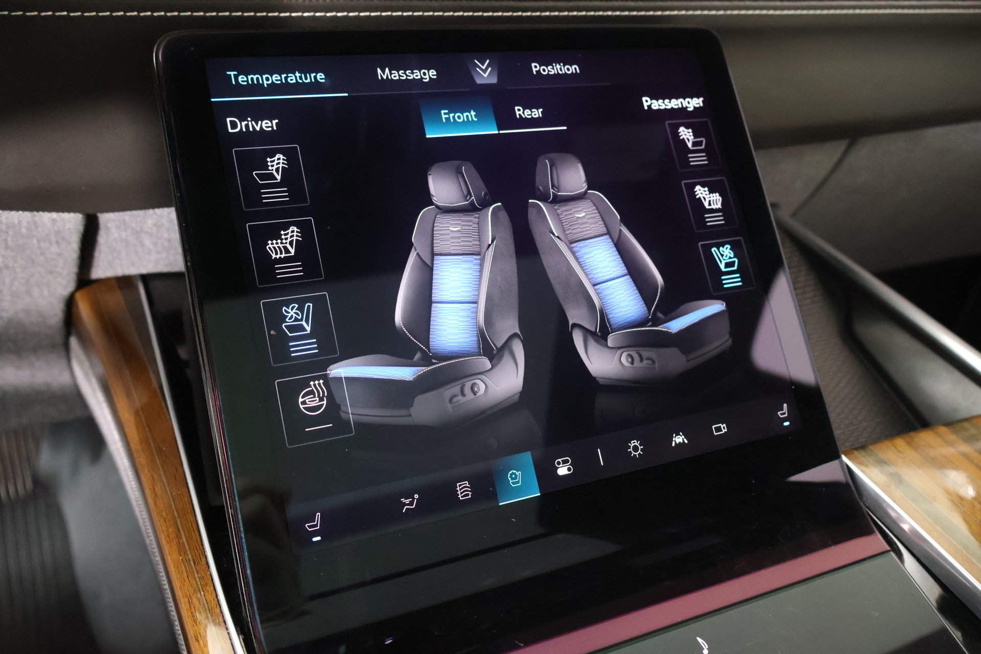 Used 2025 Cadillac Escalade ESV Sport Platinum w/ LPO, Floor Liner Package AWD/4WD image 8