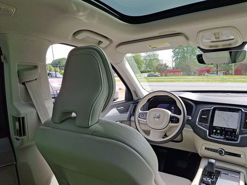 Used 2023 Volvo XC90 B5 Core w/ Protection Package Premier AWD/4WD image 15