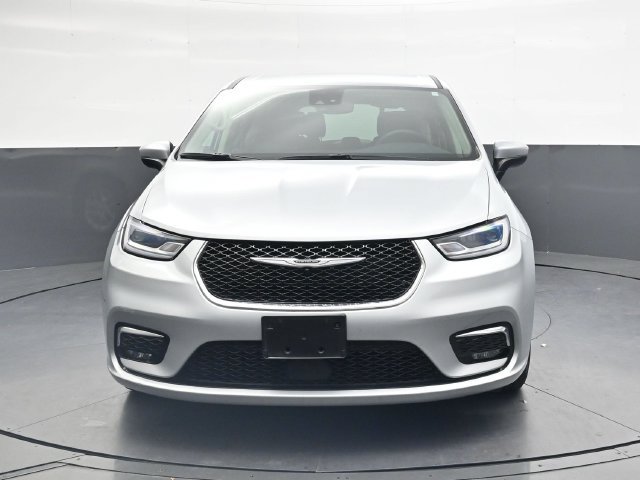 Used 2023 Chrysler Pacifica Touring-L FWD image 10