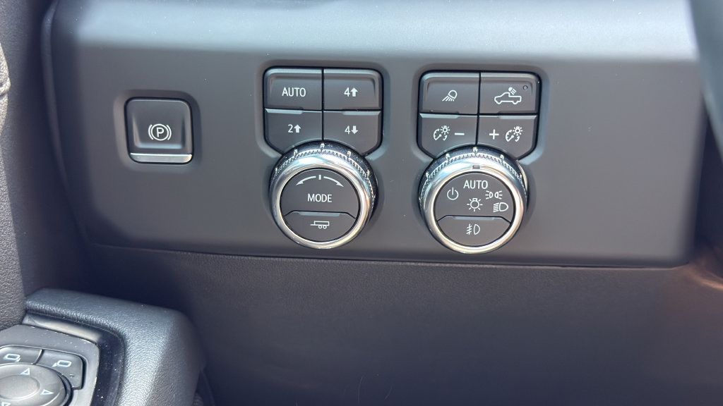 Used 2024 GMC Sierra 2500 AT4 w/ AT4 Premium Plus Package AWD/4WD image 29