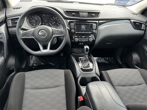 Used 2020 Nissan Rogue Sport SV image 16