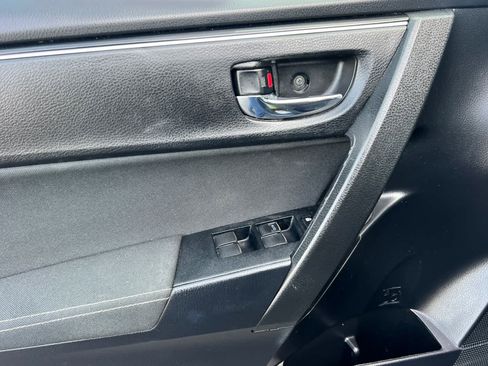 Used 2017 Toyota Corolla LE image 12