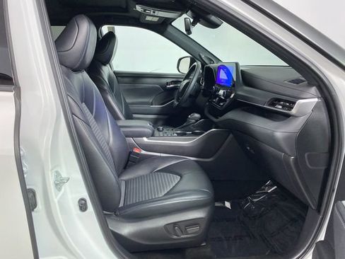 Used 2023 Toyota Highlander XSE AWD/4WD image 9