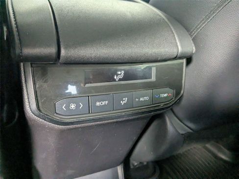 Used 2021 Toyota Highlander XLE FWD image 38
