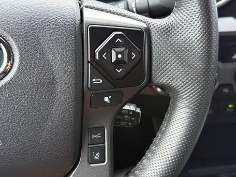 Used 2022 Toyota Tacoma TRD Off-Road image 21