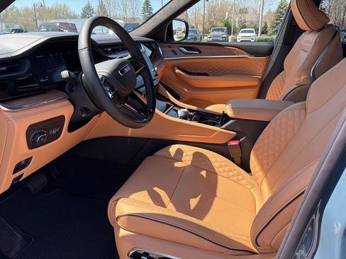 New 2026 Jeep Grand Cherokee L Summit AWD/4WD image 7