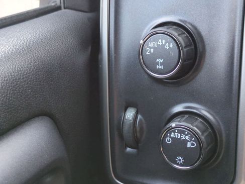 Used 2018 Chevrolet Silverado 1500 LT image 26