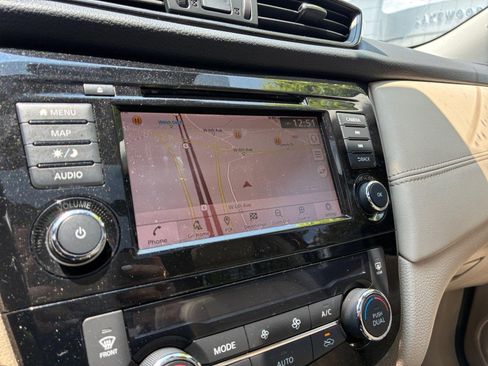 Used 2018 Nissan Rogue SL w/ Premium Package FWD image 29