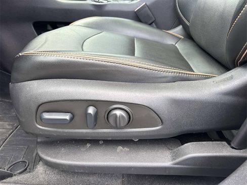 Used 2024 GMC Terrain AT4 w/ Infotainment Package II image 32