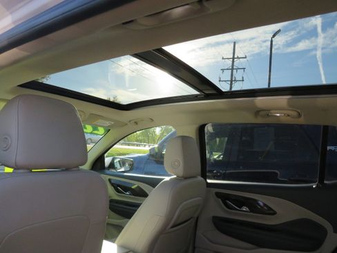 Used 2022 GMC Terrain Denali w/ Denali Premium Package image 10