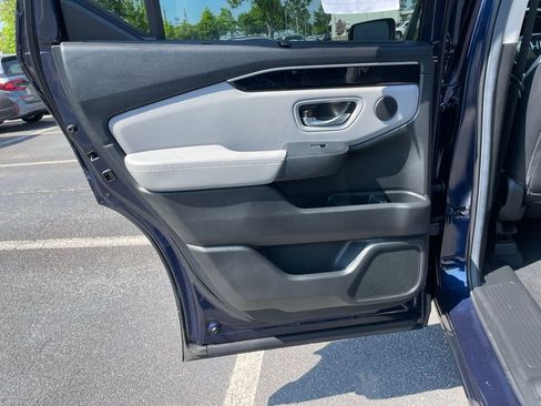 Certified 2025 Honda Pilot Touring image 39