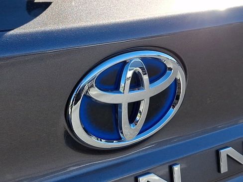 Used 2023 Toyota Sienna Limited image 30