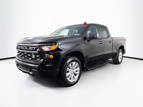 Used 2024 Chevrolet Silverado 1500 Custom image 3
